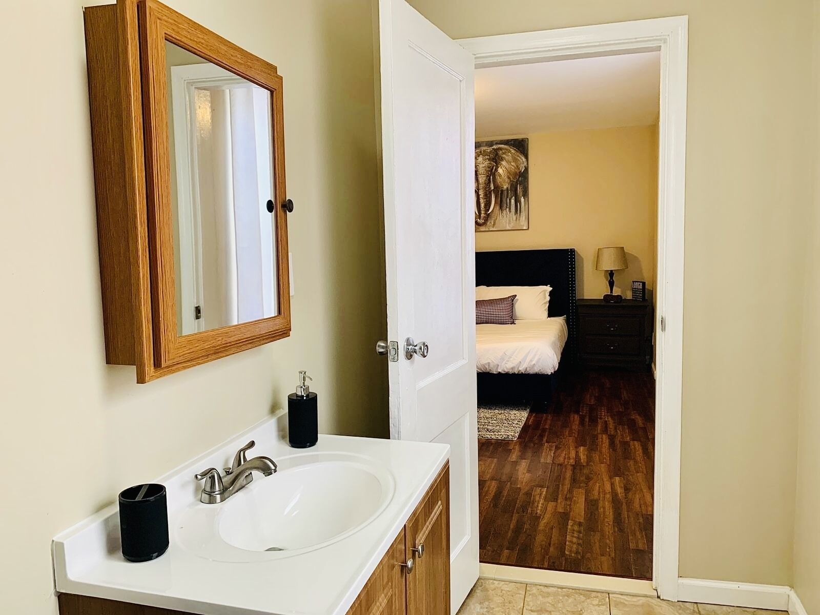 ✪King Bed Apartment✪ in Suburbs | Perfect Long Term Stay