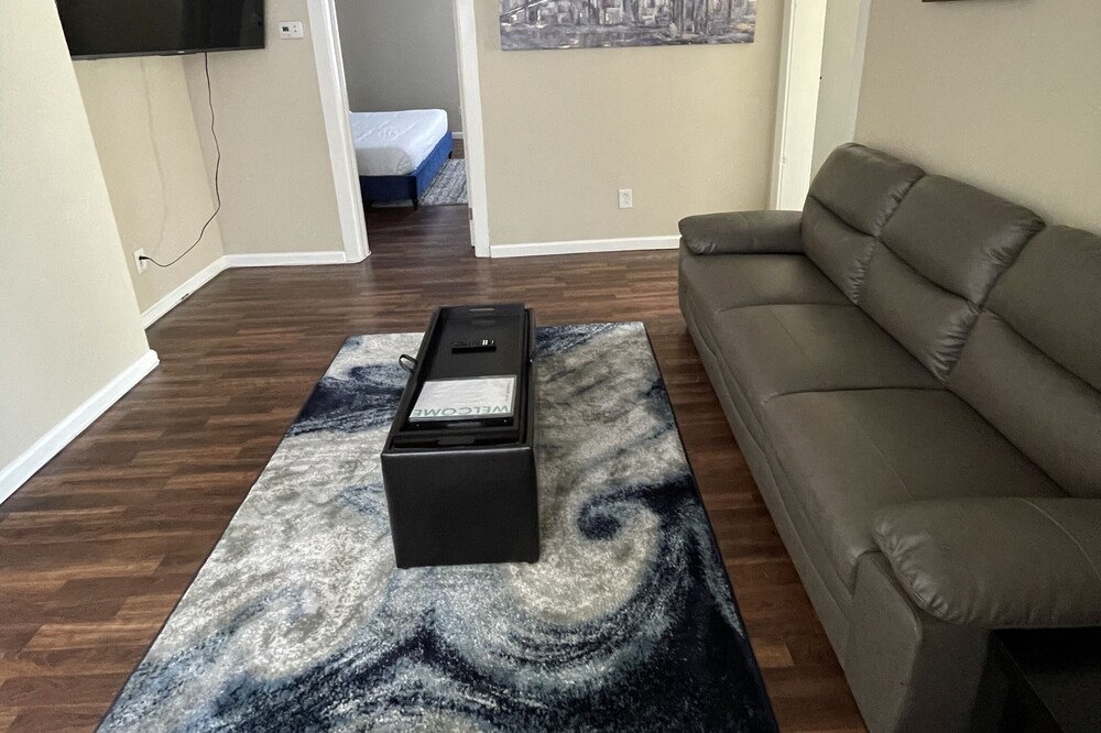 ✪King Bed Apartment✪ in Suburbs | Perfect Long Term Stay