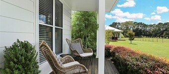 Elysium Cottage - A Cosy Retreat with Water Views