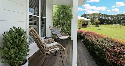 Elysium Cottage - A Cosy Retreat with Water Views