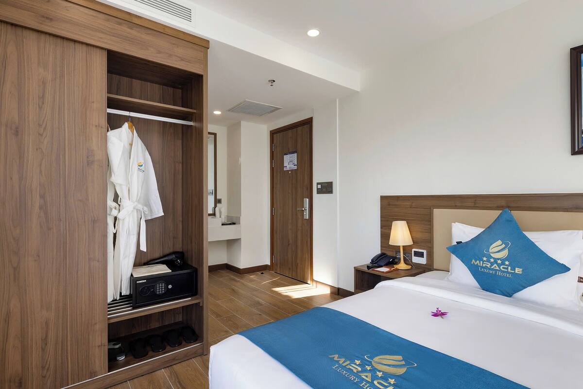 ห้องซูพีเรียดับเบิลหรือทวิน, วิวเมือง | เครื่องนอนระดับพรีเมียม, มินิบาร์ฟรีบางอย่าง, ตู้นิรภัยใน  ห้องพัก