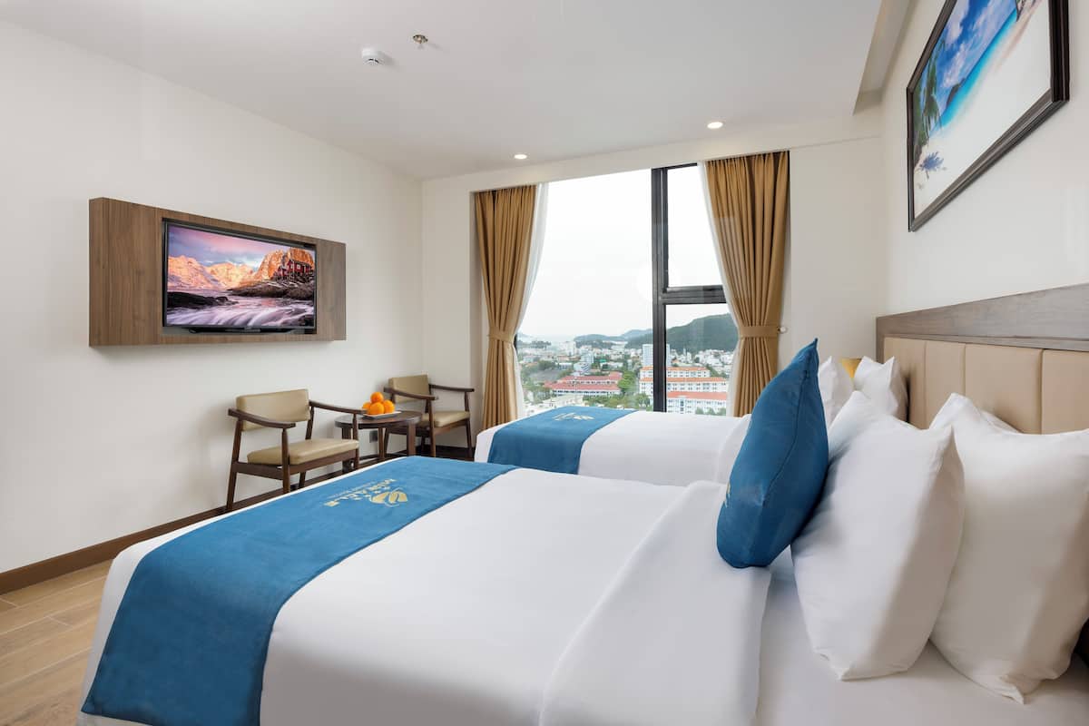 Deluxe Double or Twin Room, City View | 1 bedroom, premium bedding, free minibar items, in-room safe