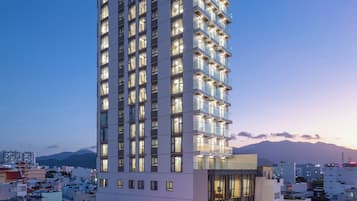 Vista frontal de la propiedad