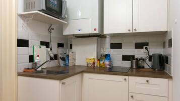 Fridge, microwave, stovetop, cookware/dishes/utensils