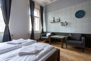 1 habitación, tabla de planchar con plancha, wifi y ropa de cama 