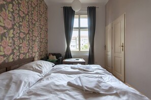 1 bedroom, iron/ironing board, WiFi, bed sheets - Wonderful room downtown with ensuite bathroom (Prague 2)