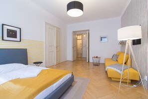 Bureau, fer et planche à repasser, Wi-Fi, draps fournis