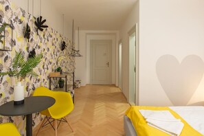 Iron/ironing board, WiFi, bed sheets