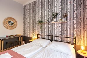 Iron/ironing board, WiFi, bed sheets