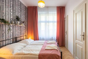 Iron/ironing board, WiFi, bed sheets