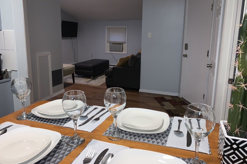 Cozy Apartment in Suburbs - Perfect Long Term Stay