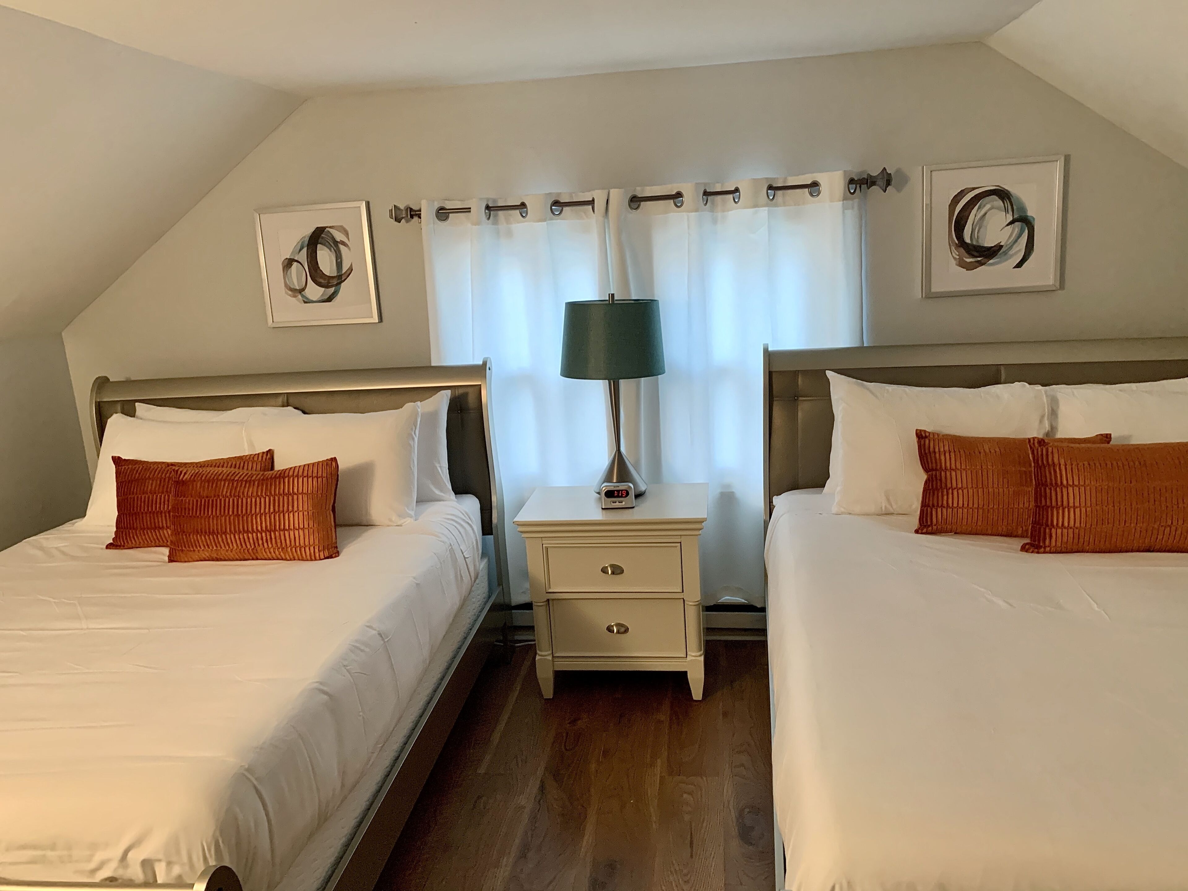 Cozy Apartment in Suburbs - Perfect Long Term Stay