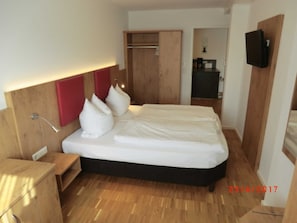 1 chambre, coffres-forts dans les chambres, bureau