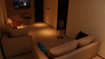 Suite ejecutiva | 2 habitaciones, caja de seguridad en la habitación y escritorio