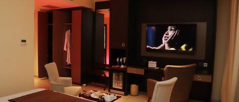 In-room safe, desk, iron/ironing board, free WiFi