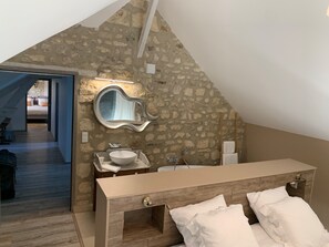 4 bedrooms, iron/ironing board, travel crib, free WiFi
