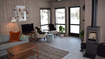 Family Cabin (Vestlia 31) | 3 bedrooms, individually decorated, individually furnished, bed sheets