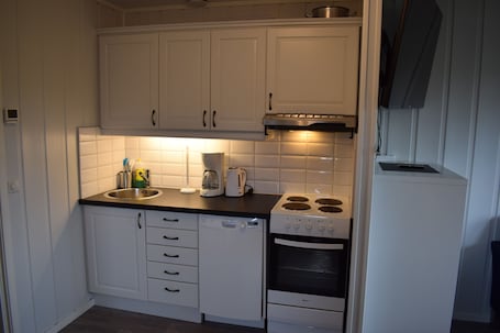 Family Cabin (Fjellstuevegen 29 B) | Private kitchen | Fridge, oven, stovetop, dishwasher