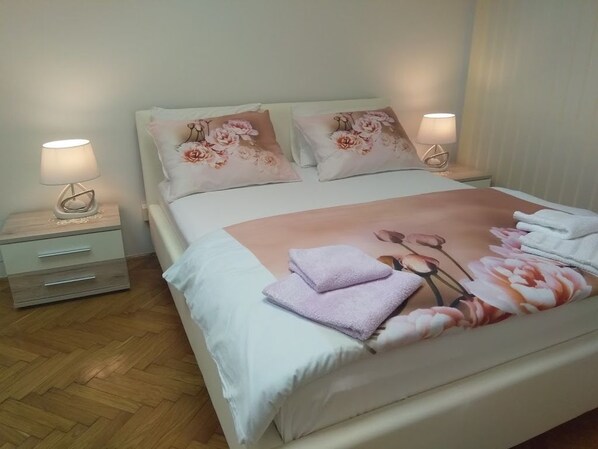 2 Schlafzimmer, Schreibtisch, kostenloses WLAN