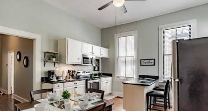 Mins from Downtown & Dining, Dauphin Darling 2