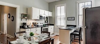 Mins from Downtown & Dining, Dauphin Darling 2