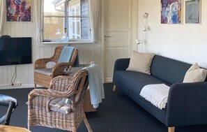 TV, fireplace, stereo