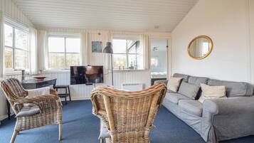 Fernseher, Kamin, Stereoanlage