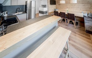 Frigorifero, piano cottura, lavastoviglie, macchina per tè/caffè