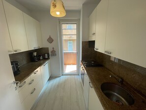 Refrigerador, microondas, horno y lavavajillas