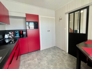 Fridge, microwave, oven, stovetop - Comfortable house near beach with veranda and private parking (Bretignolles-sur-Mer)