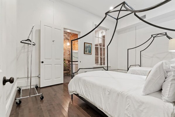 2 bedrooms, desk, iron/ironing board, travel cot