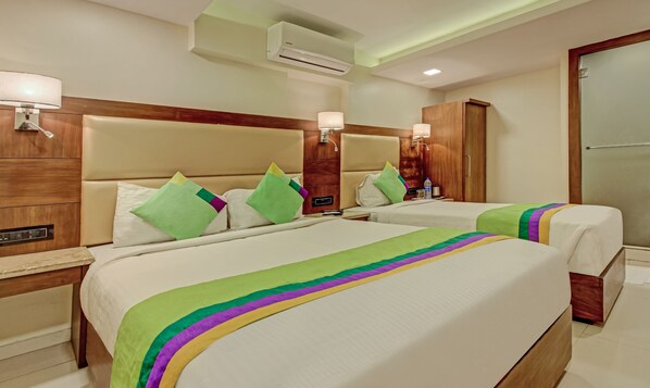 Deluxe Double Room | Iron/ironing board, free WiFi, bed sheets