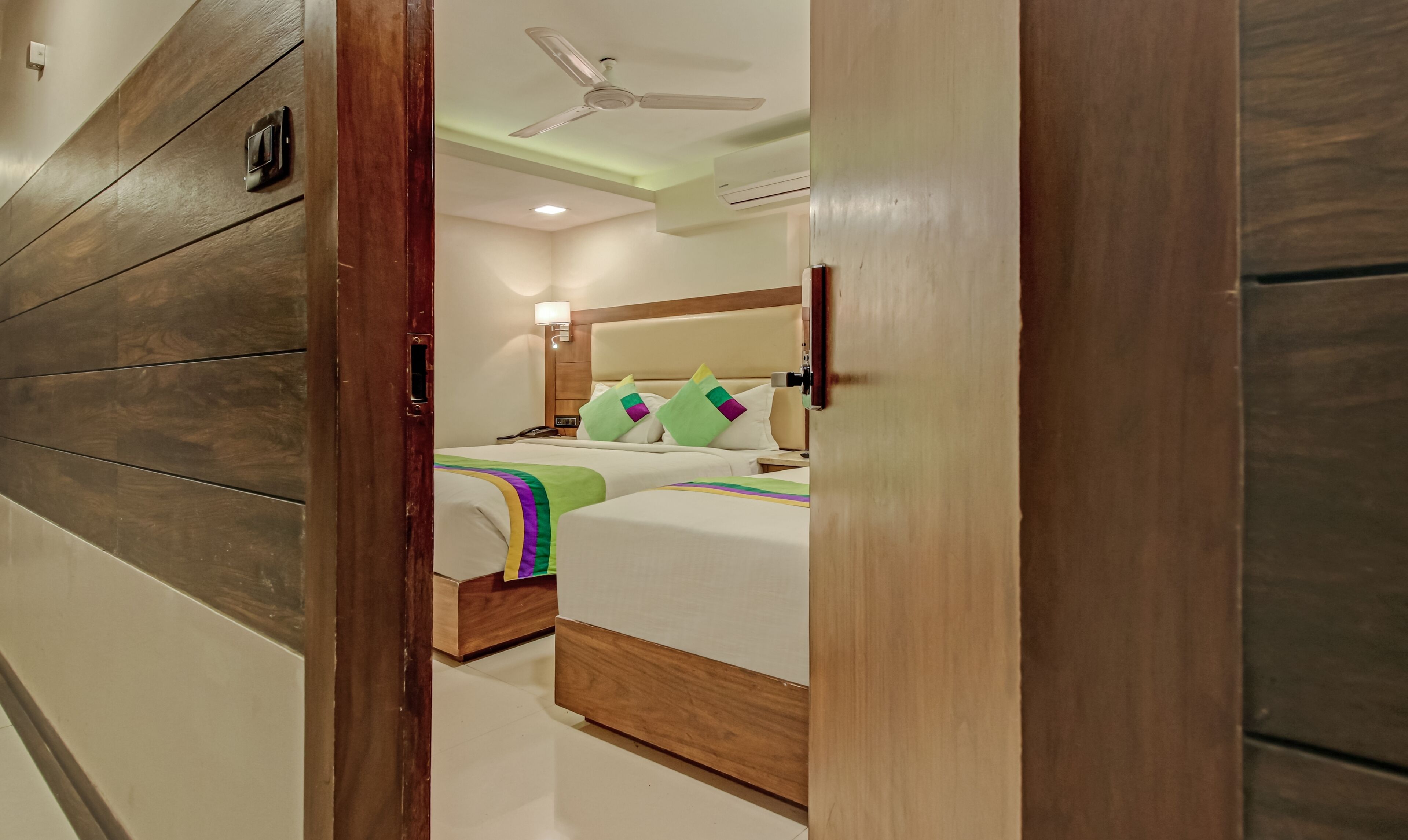 Deluxe Double Room | Iron/ironing board, free WiFi, bed sheets