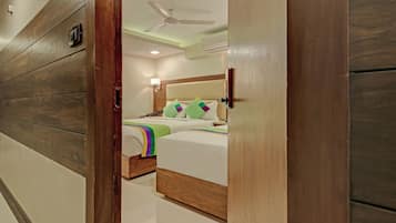 Deluxe Double Room | Iron/ironing board, free WiFi, bed sheets