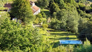 A residential area with houses, a swimming pool, and lush greenery. - FIFTH DO SOUTO (Barcia de Mera - COVELO)