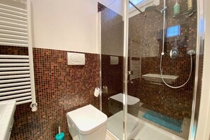 Dusj, hårføner og bidé