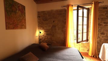 2 dormitoris, planxa i posts de planxar i wifi