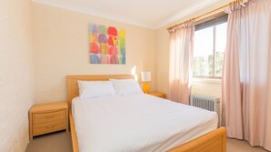 2 bedrooms, bed sheets