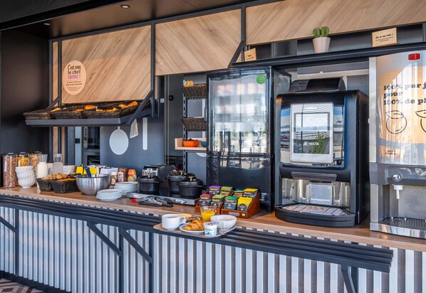 Petit déjeuner buffet servi tous les jours en supplément