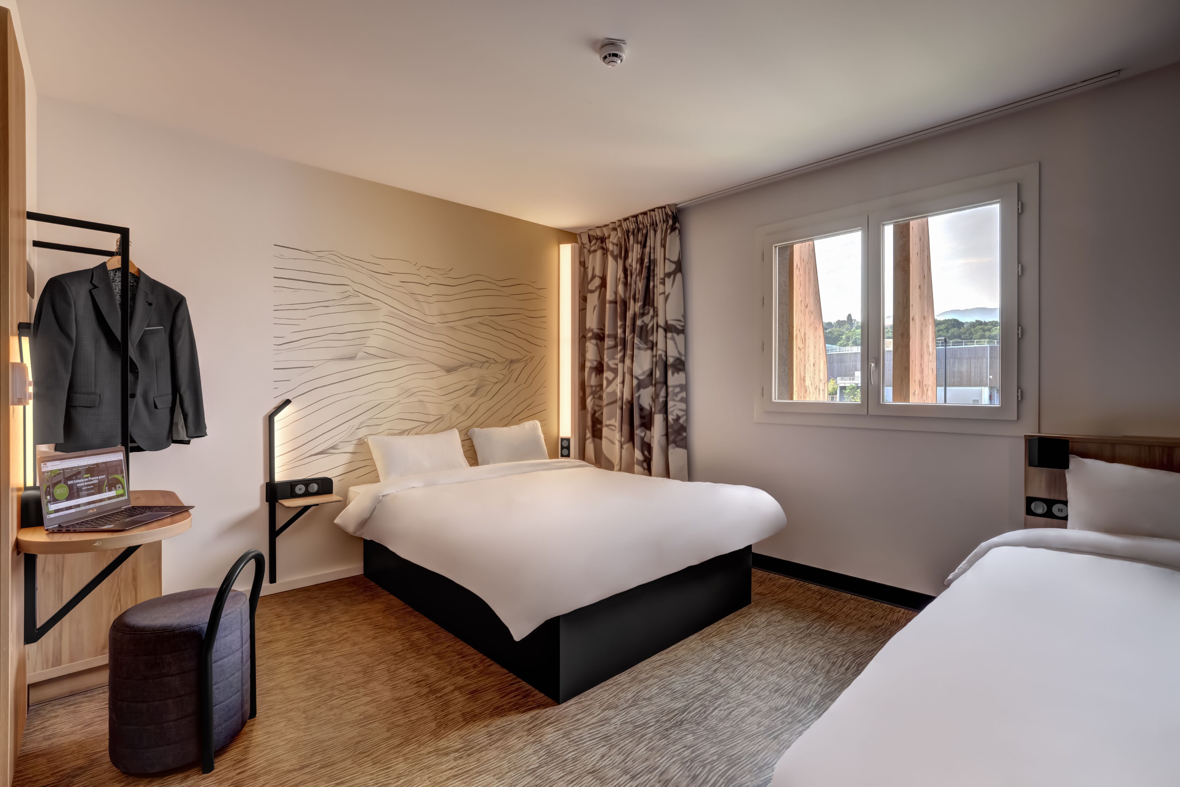 quadruple room | desk, iron/ironing board, free wifi, bed sheets