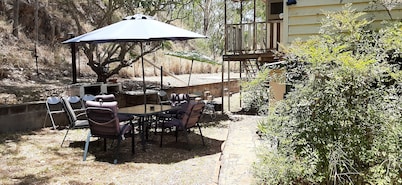 King Single plus 3 Singles in Meyenburg House with shared bathroom & kitchen