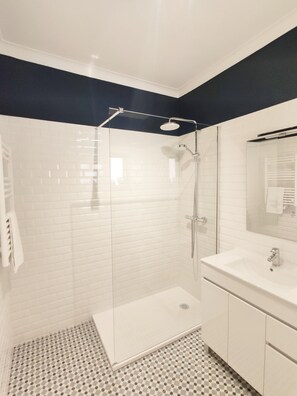 Shower, hair dryer, towels - Apartment in Albufeira with 2 pools 300m from Falésia beach (Albufeira)