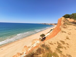 On the beach - Apartment in Albufeira with 2 pools 300m from Falésia beach (Albufeira)