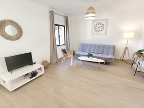 TV - Apartment in Albufeira with 2 pools 300m from Falésia beach (Albufeira)