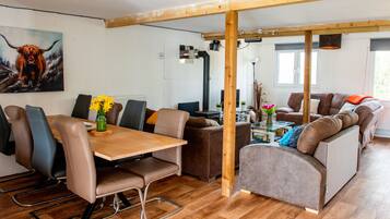 Family Apartment, Private Bathroom, Courtyard View (Private garden) | Dining