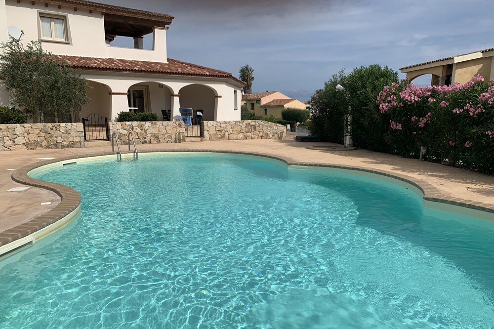Grazioso appartamento con piscina e vicino al mare, ideale per coppie e famiglie