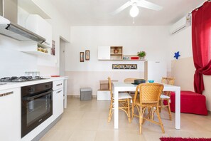 Full-size fridge, oven