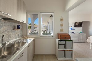 Grand réfrigérateur, four