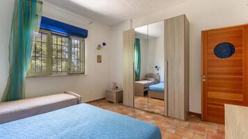 Villa | 2 bedrooms, iron/ironing board, free WiFi