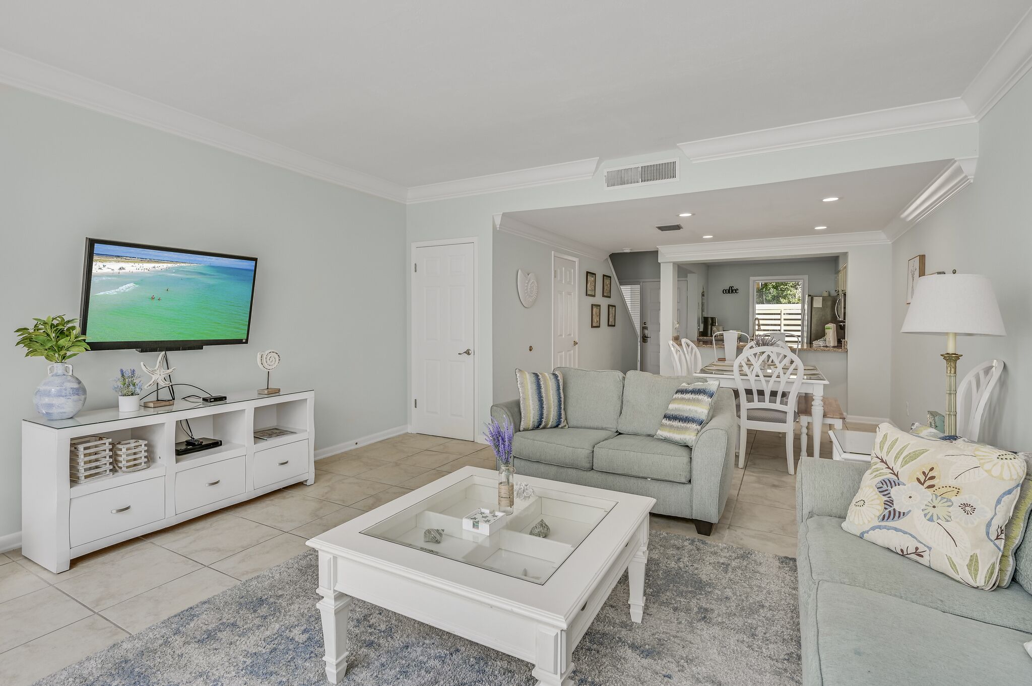 *Winter Special* ~ Lakefront ~ Community Pool ~ 6-Seat Golf Cart